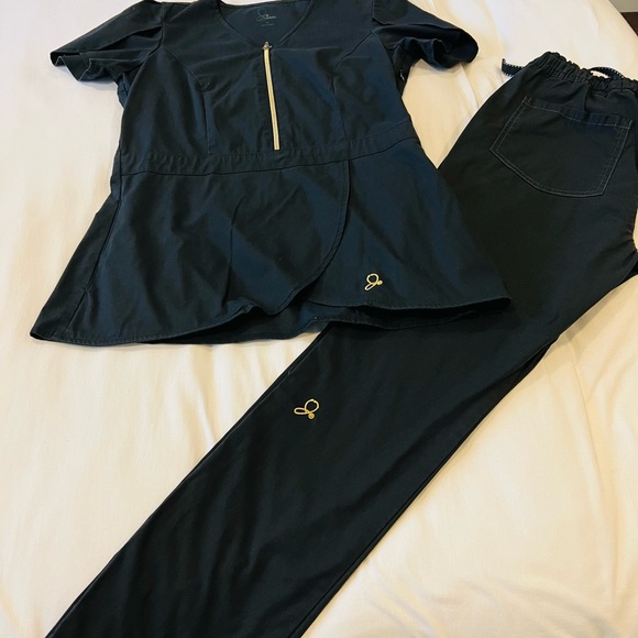 Black Jaanuu Front zipper scrub set - Picture 5 of 5